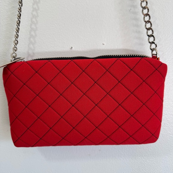 Leghila Italy Neoprene Red Diamond Pattern Crossbody Bag Silver chain strap - Picture 3 of 14